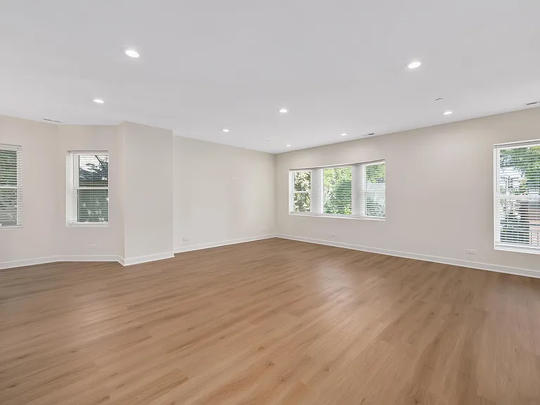 1111 Erie St #2 — Photo 5