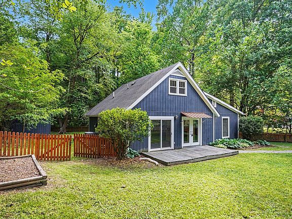 3rd image of 3201 Sherbon Dr