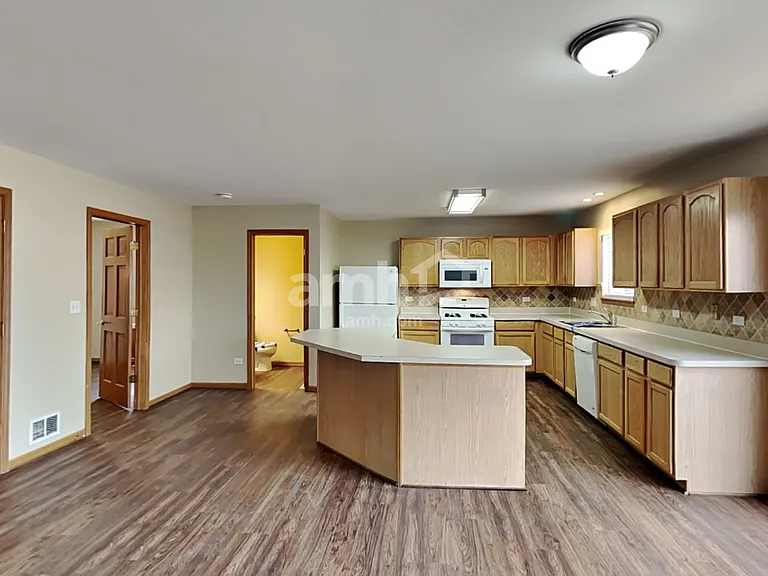 3229 Kenilworth Ln — Photo 3
