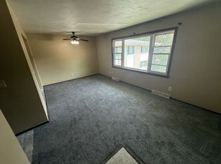 906 5th Ave S #C2, Clinton, IA 52732