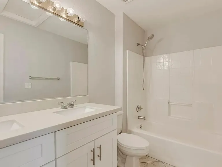 1312 W Libby St — Photo 7