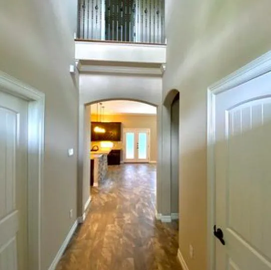5 bed, 5.5 bath, 2174 sqft, $5,500 — Photo 2