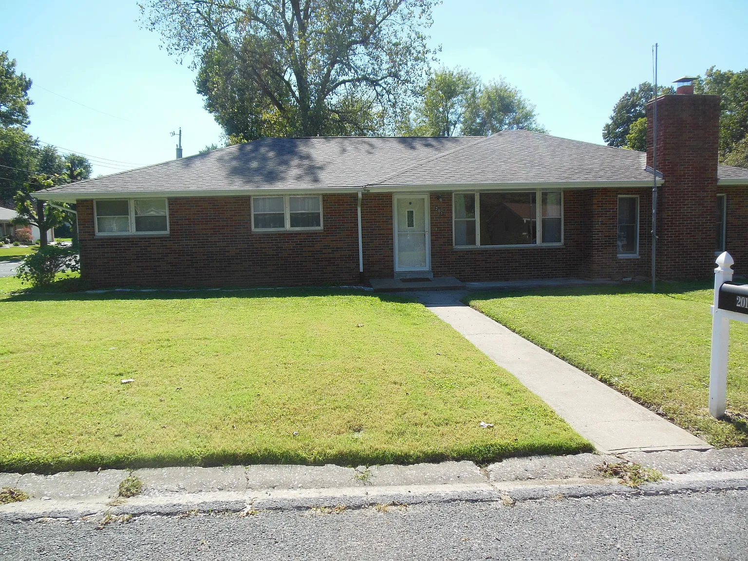 201 Gaylord Dr photo 1