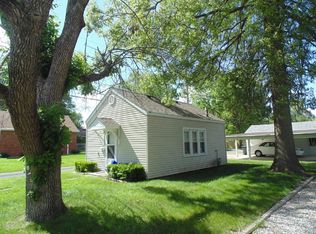1417 19th St, Highland, IL 62249