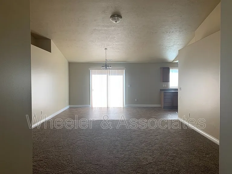 155 N Century Dr — Photo 10