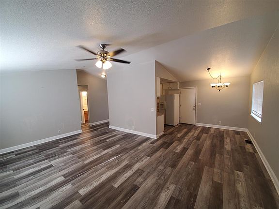 4th image of 463-845 Parkwood Dr