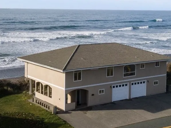 30555 Sandy Dr, Gold Beach, OR 97444