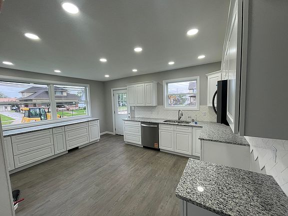 4th image of 103 W South St