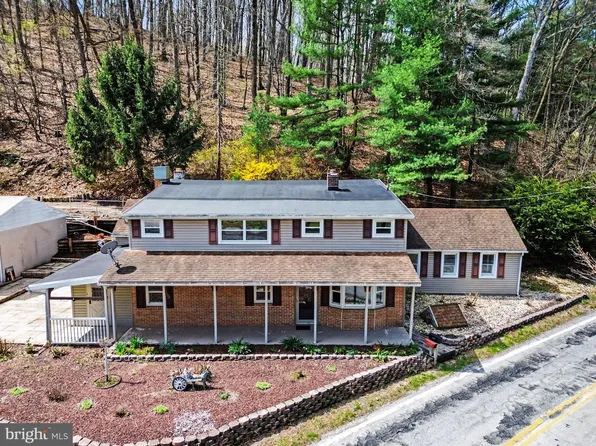 6381 Glatfelters Station Rd, Seven Valleys, PA 17360