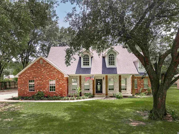 1959 Fairview Dr, Port Allen, LA 70767
