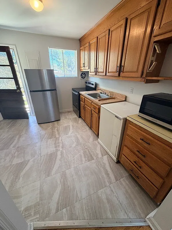 3215 Meadowbridge Rd — Photo 1