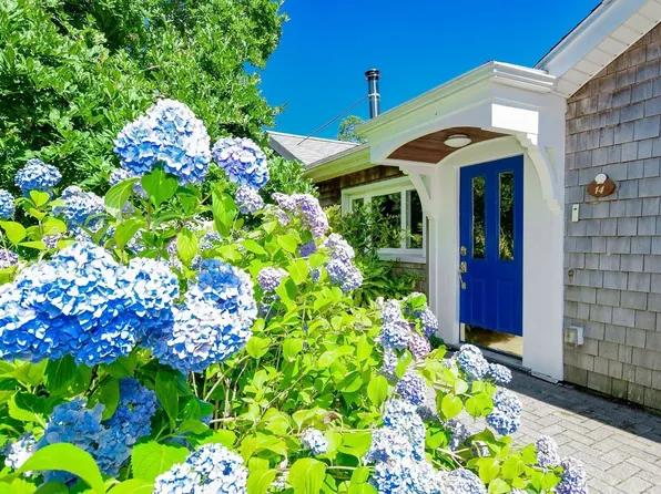 14 Crapo St, Marion, MA 02738