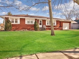 431 N 2nd St, Cissna Park, IL 60924