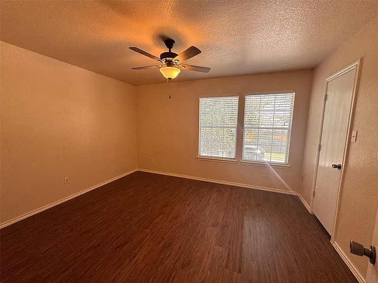 12840 Saint Mary Dr — Photo 29