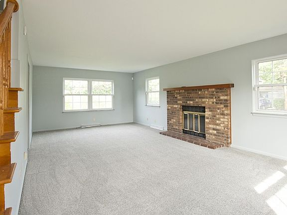 3rd image of 2703 W Overbrook Dr