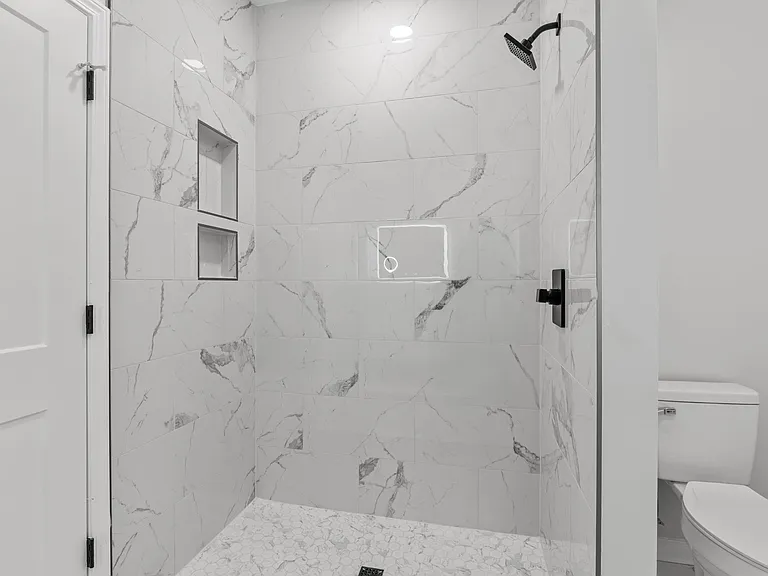 410 Lincolnshire Blvd — Photo 16
