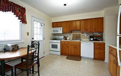 3rd image of 555 N Clark Dr