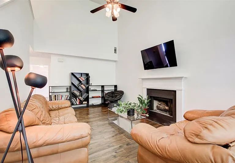 1204 Gates Cir SE — Photo 10