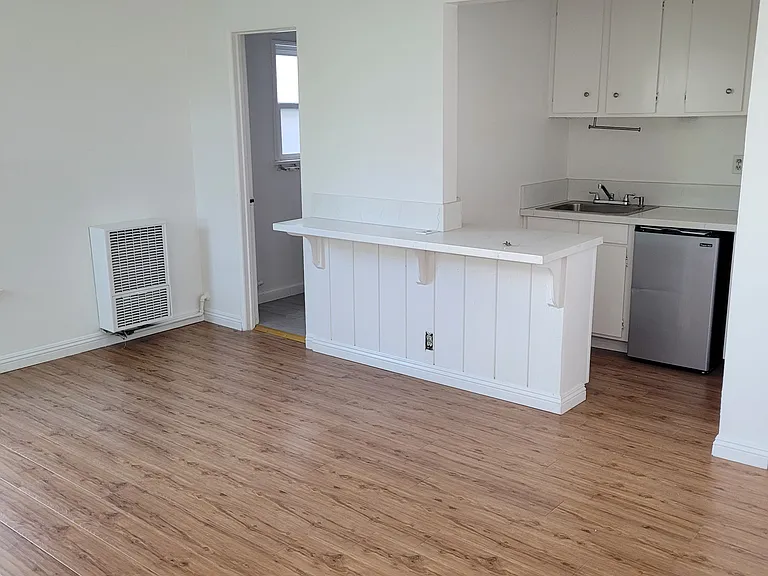 4754 Oakwood Ave #8 — Photo 2