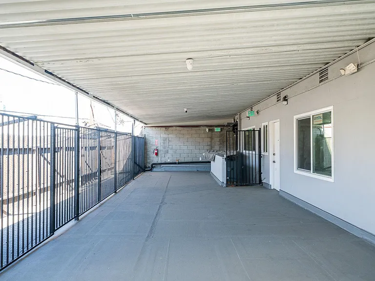 1011 San Julian St #203 — Photo 38