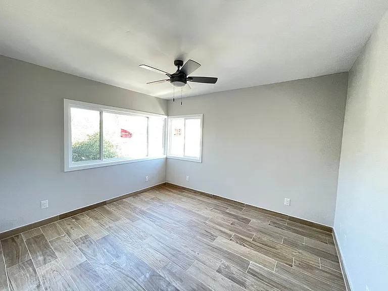 9949 Pinewood Ave — Photo 18
