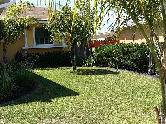 4th image of 2585 Elm Ave