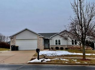 1404 Stacy Ln, Fort Atkinson, WI 53538