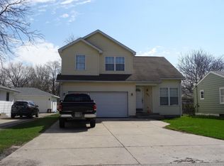 381 Charlotte Ave, Crystal Lake, IL 60014
