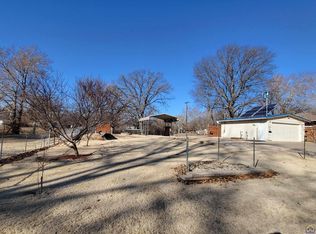 2509 SW James Ct, Topeka, KS 66614