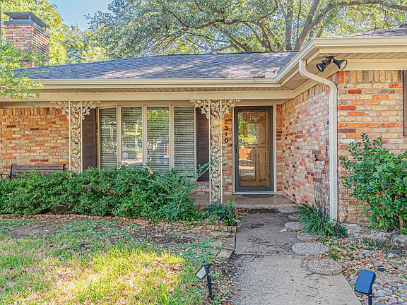 3rd image of 2310 Ravenwood Dr
