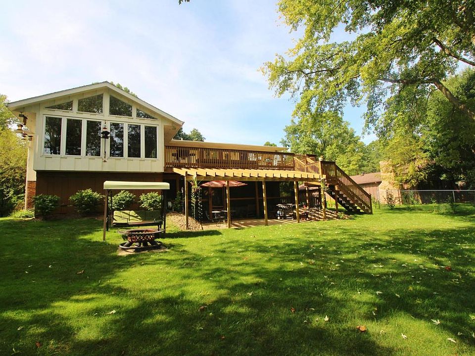 1st image of 1150 Shoreland Dr