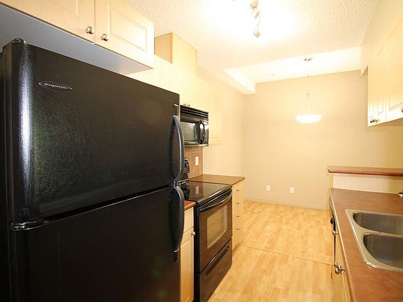 3rd image of 5280 Terwillegar Blvd NW