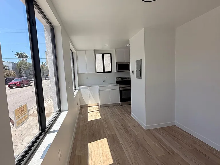 37 NW 12th Ave — Photo 14