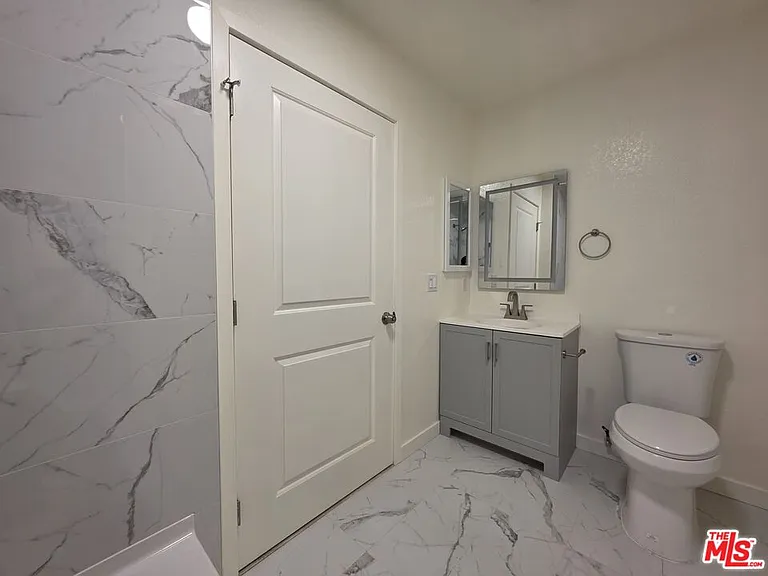 912 N Ridgewood Pl #2 — Photo 26