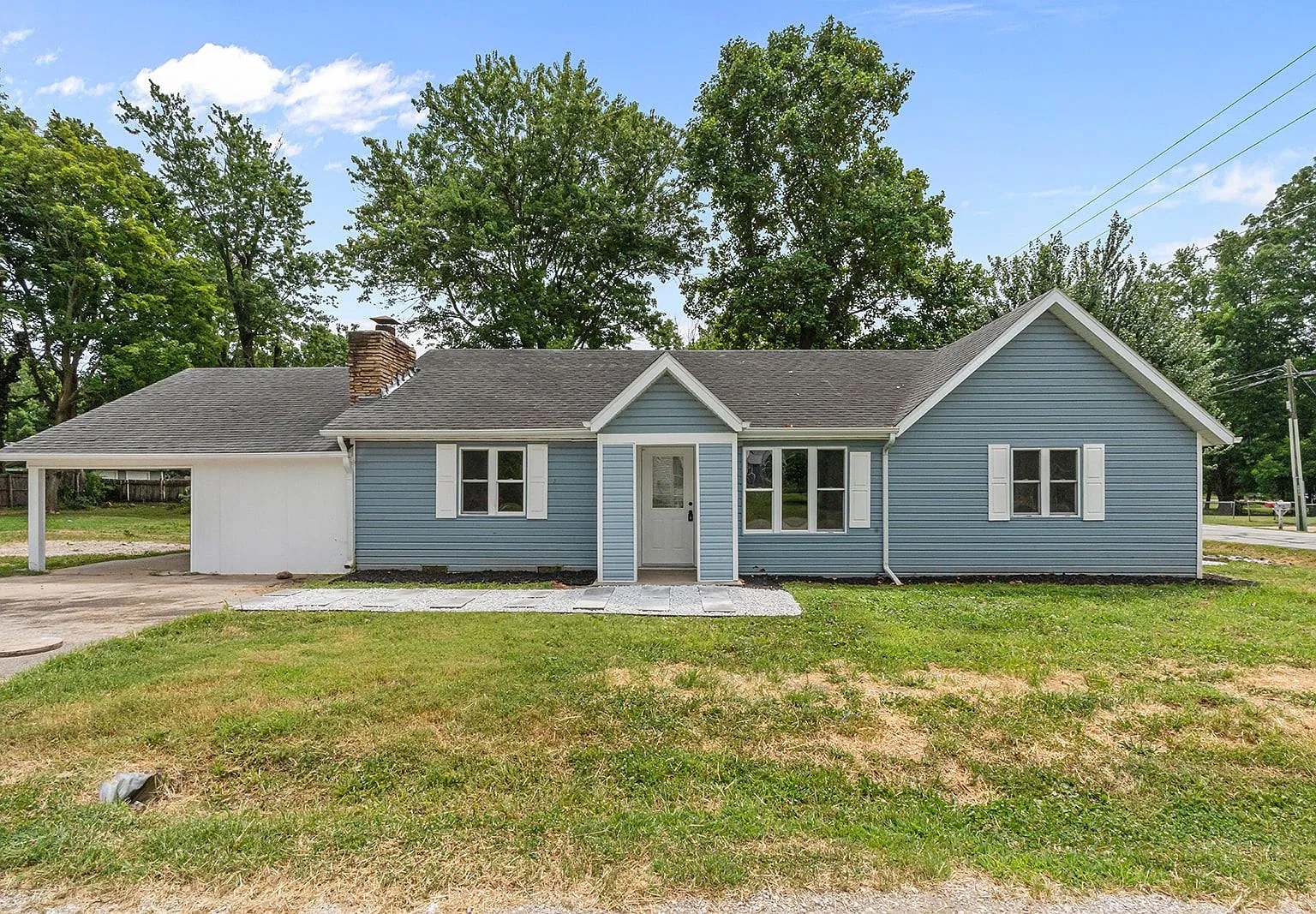Remodeled home in a quiet neighborhood — Photo 2