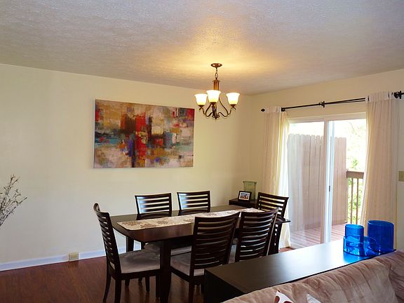 Dining Room leads to Deck!