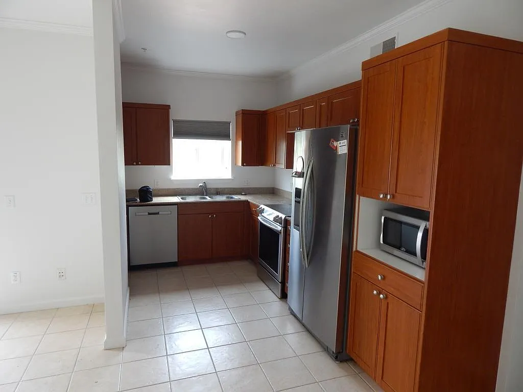 1818 Moore Blvd — Photo 2
