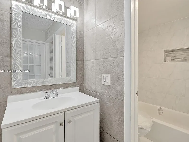 4220 NW 21st St #206 — Photo 10