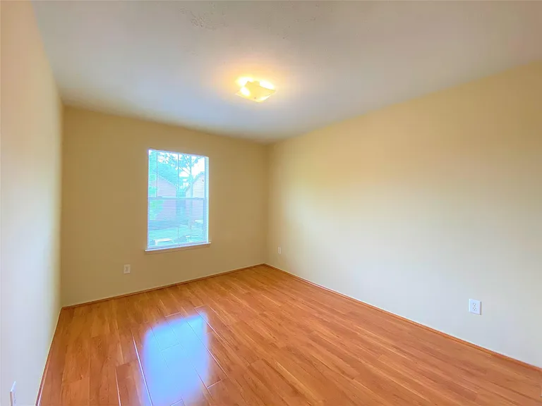 8026 Golf Green Cir — Photo 18