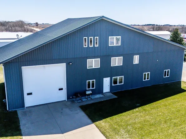 1341 12th St, Jesup, IA 50648