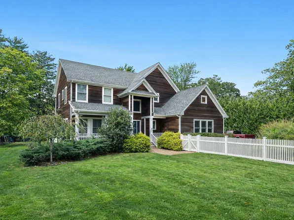 134A Montauk Hwy, Westhampton, NY 11977