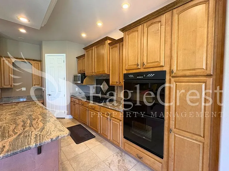 44 Vinehill Dr — Photo 60