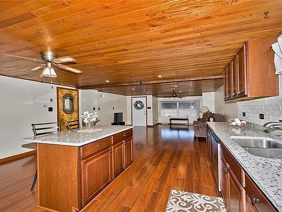3rd image of 518 Pennsylvania Blvd
