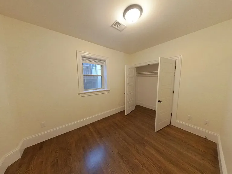 18 Commonwealth Ter #3 — Photo 6