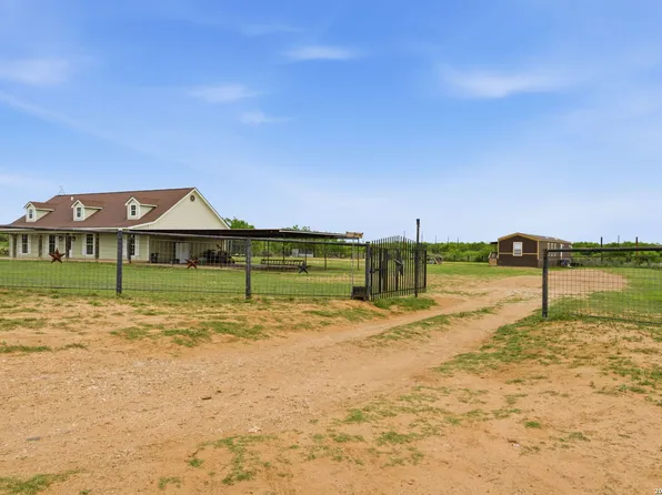 1021 WELLS, Pearsall, TX 78061