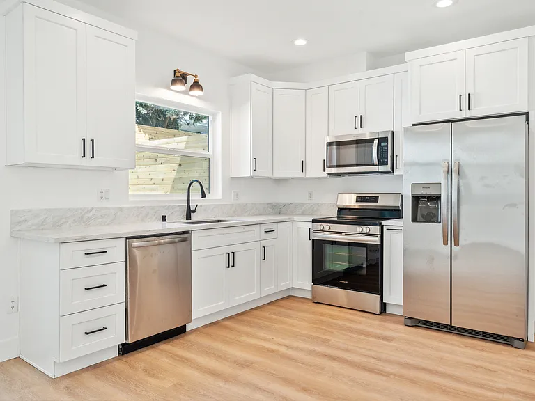 6007 W 85th Pl — Photo 8