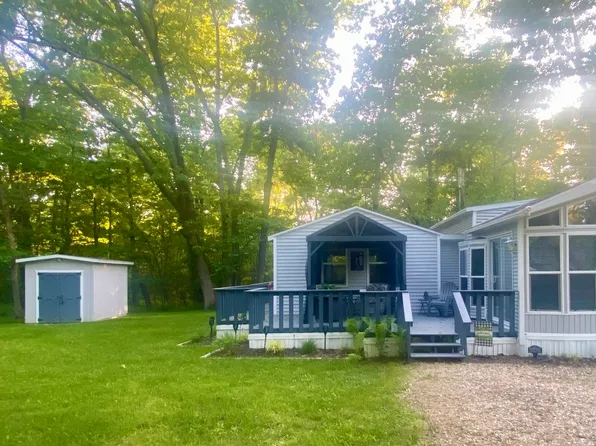 16/9&10 Woodhaven Dr E, Sublette, IL 61367