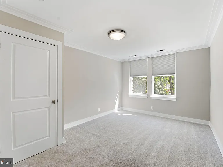 14 S St NE #201 — Photo 17
