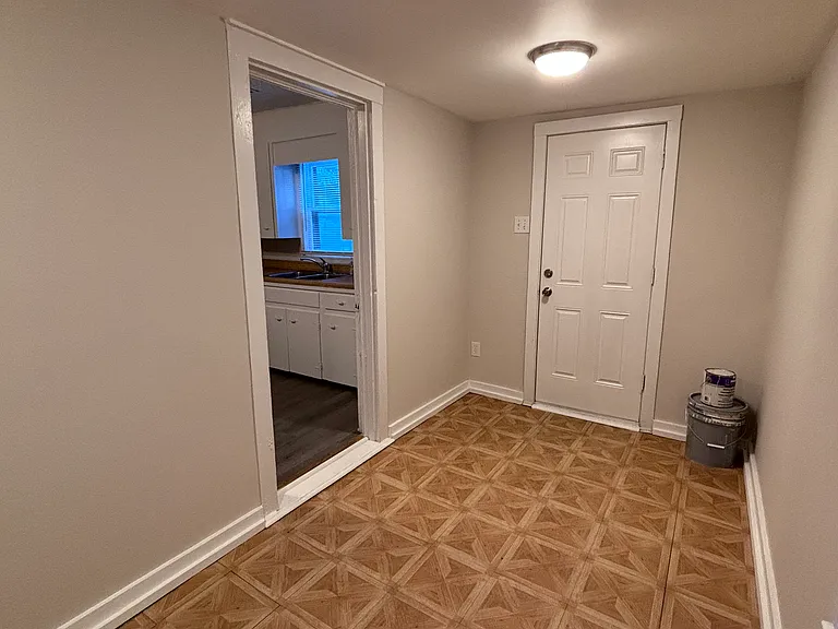 301 N Kates Ave — Photo 7