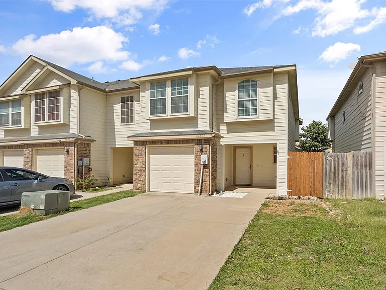 12611 Oceanside Dr — Photo 2